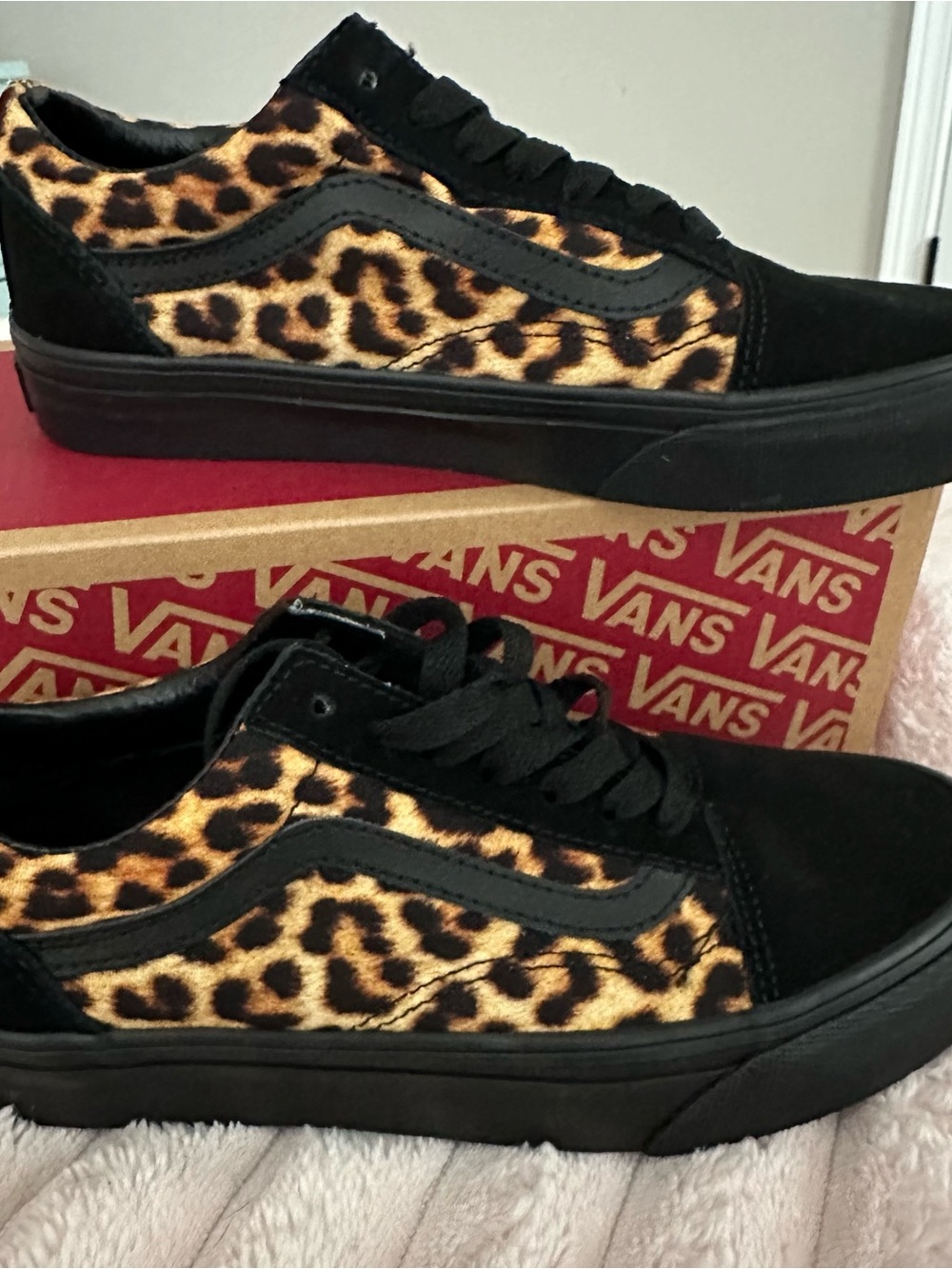 Vans Old Skool Sneakers in Black with Leopard Print